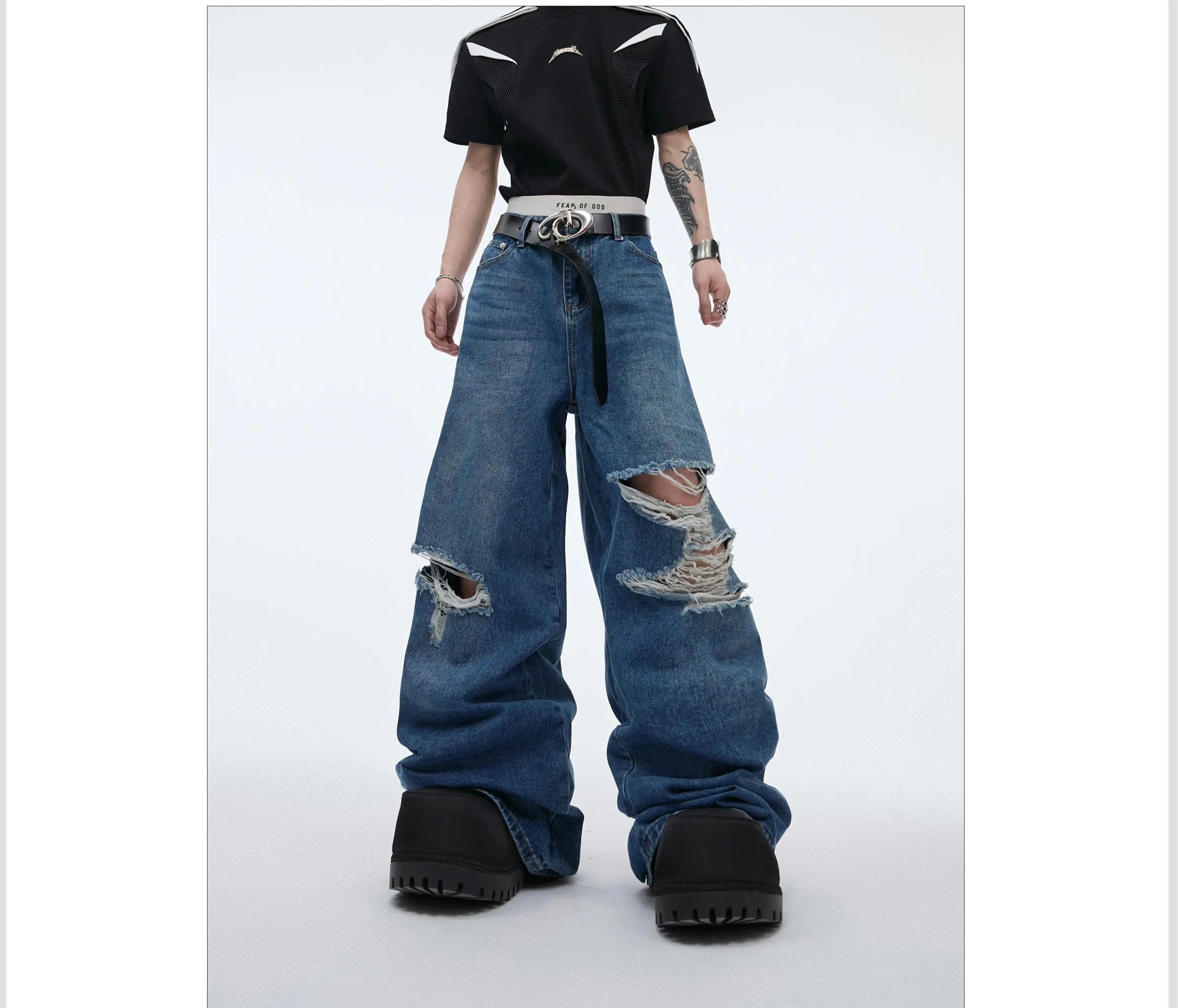 Ripped Wide Cut Jeans