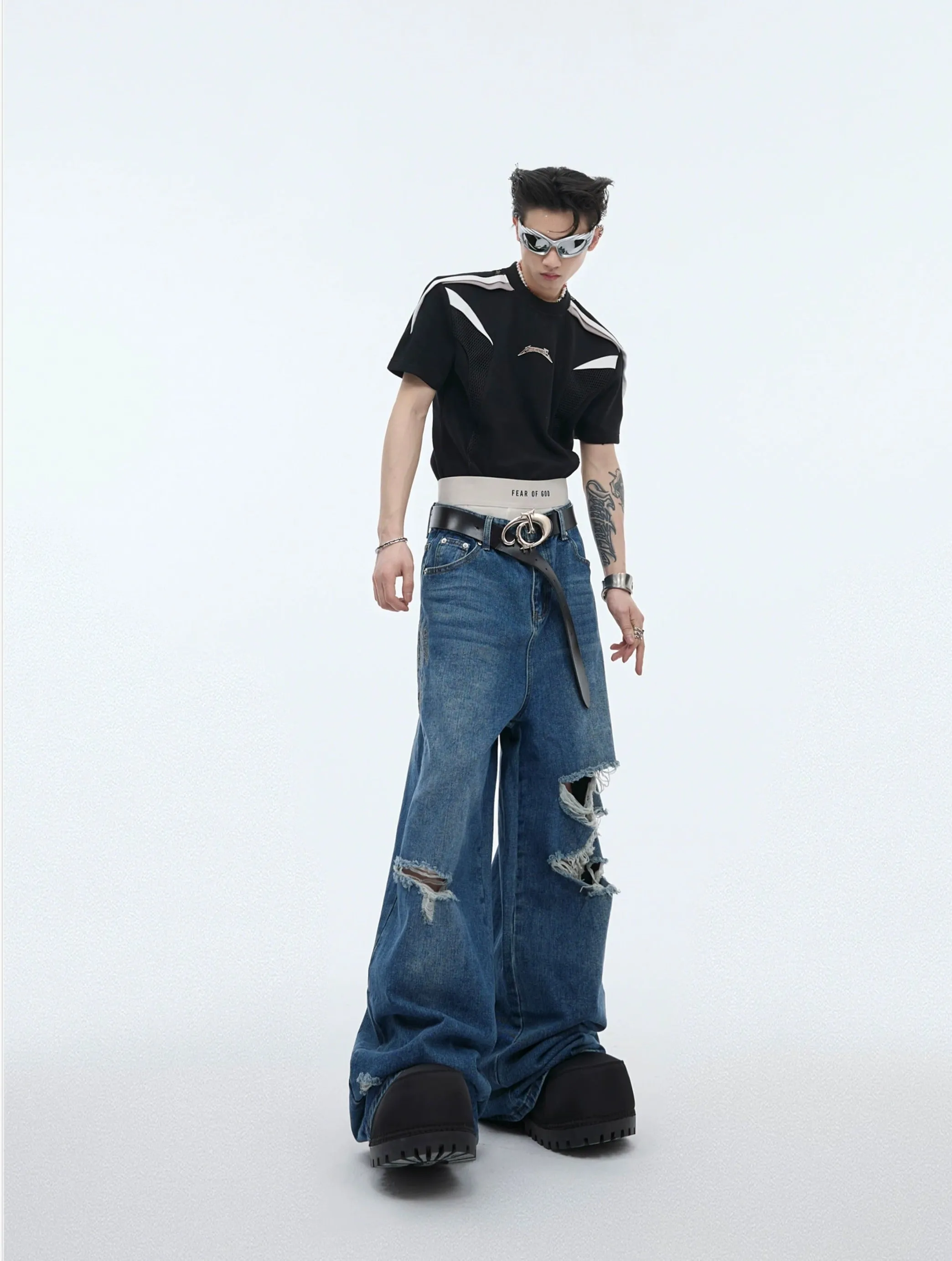 Ripped Wide Cut Jeans