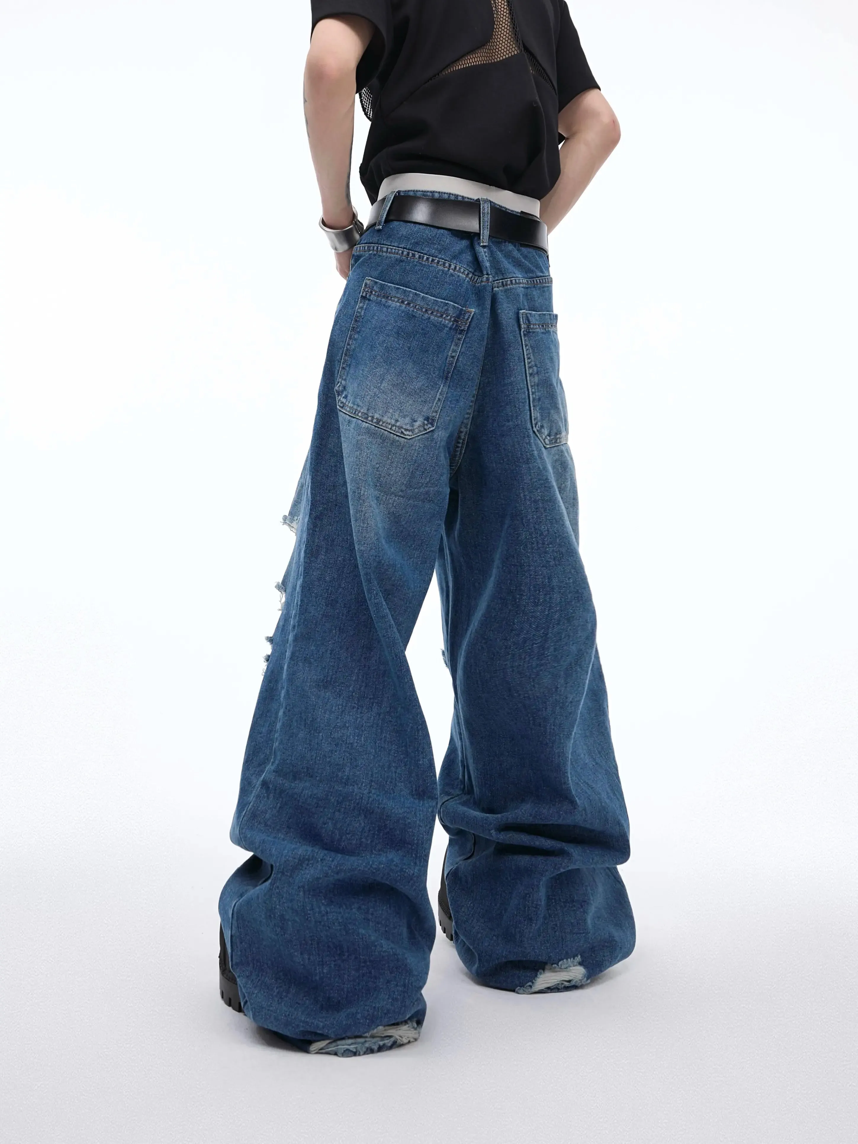 Ripped Wide Cut Jeans